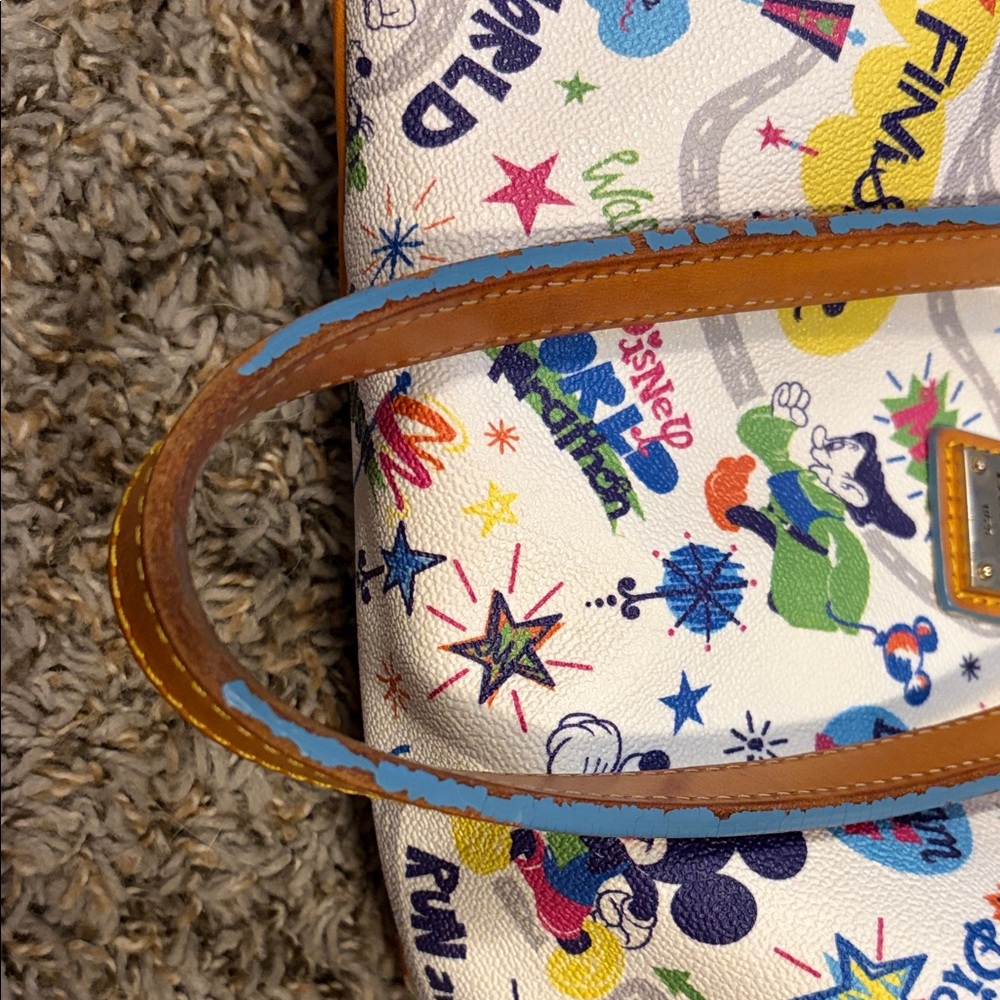 Dooney & Bourke Disney Inaugural Dopey leather Bag with white Leather - Picture 5 of 7